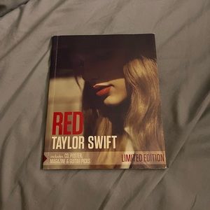 Taylor Swift Red Limited Edition CD (Walmart Exclusive)